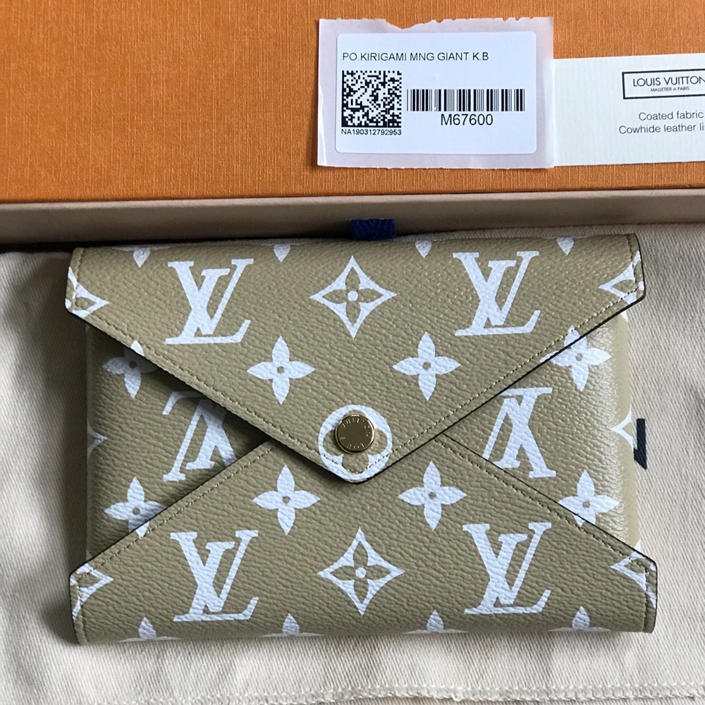 ❌SOLD❌Louis Vuitton Giant Kirigami Pochette